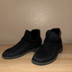 UGG Short Boots sz 7.5